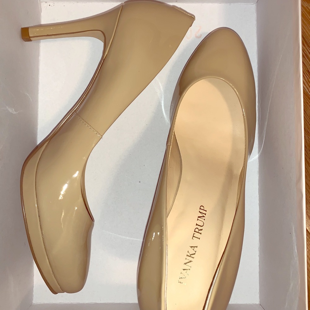 NEVER WORN Ivanka Trump 8.5 Sofia Natural Patent